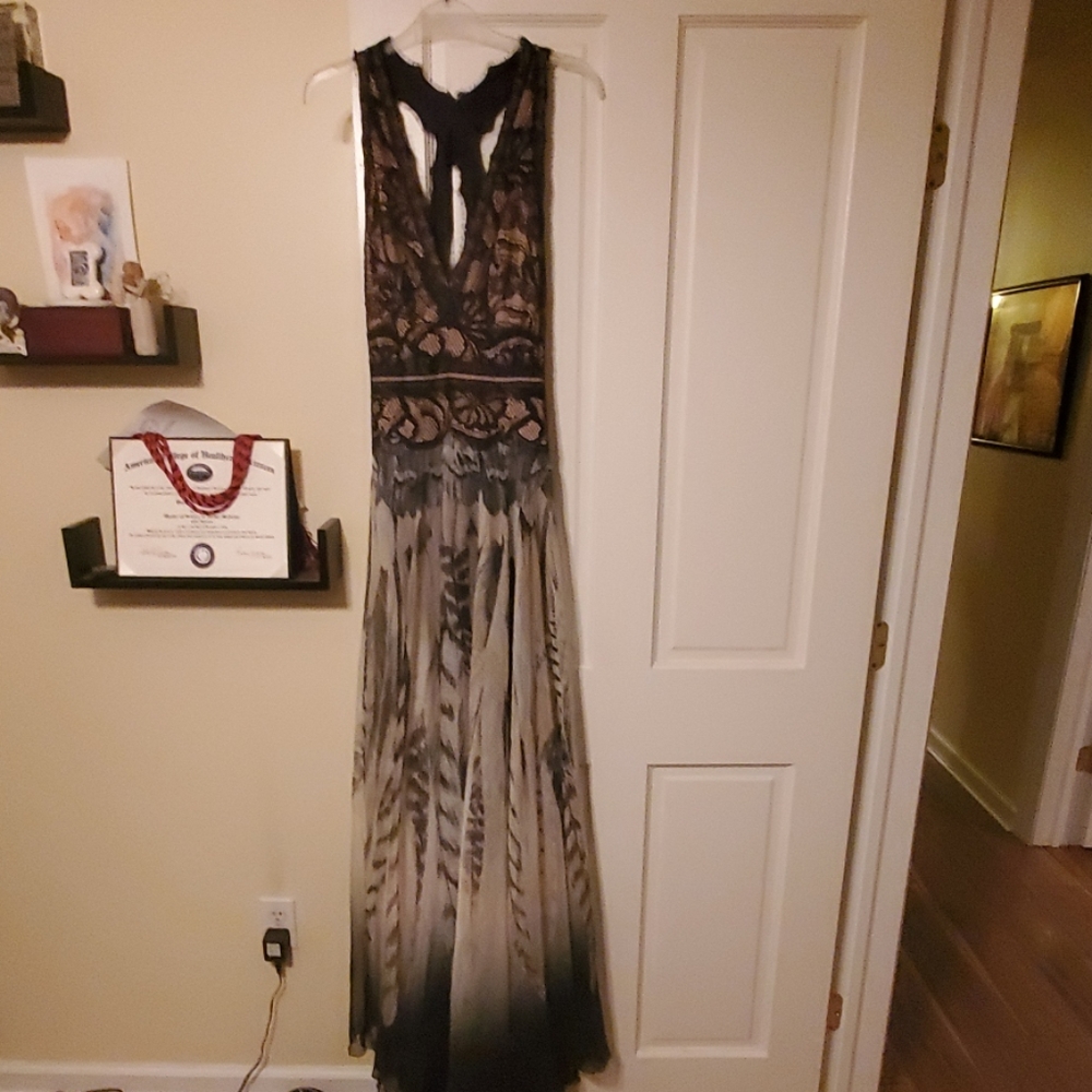 Very Unique Tadashi Shoji Gown